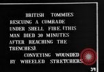 Image soldats britanniques transporter des camarades blessés France, 1916, de la seconde 3 séquences d'archives historiques vidéo 65675048369