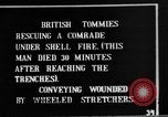Image soldats britanniques transporter des camarades blessés France, 1916, de la seconde 10 séquences d'archives historiques vidéo 65675048369