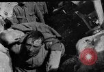 Image soldats britanniques transporter des camarades blessés France, 1916, de la seconde 34 séquences d'archives historiques vidéo 65675048369