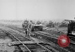 Standbild Holts Traktoren Bewegen von schweren Geschützen Frankreich, 1918, aus Sekunde 3 historischem Filmmaterial Videoclip 65675048370
