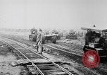 Standbild Holts Traktoren Bewegen von schweren Geschützen Frankreich, 1918, aus Sekunde 5 historischem Filmmaterial Videoclip 65675048370