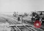 Standbild Holts Traktoren Bewegen von schweren Geschützen Frankreich, 1918, aus Sekunde 8 historischem Filmmaterial Videoclip 65675048370