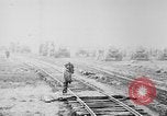 Standbild Holts Traktoren Bewegen von schweren Geschützen Frankreich, 1918, aus Sekunde 30 historischem Filmmaterial Videoclip 65675048370