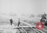 Standbild Holts Traktoren Bewegen von schweren Geschützen Frankreich, 1918, aus Sekunde 34 historischem Filmmaterial Videoclip 65675048370