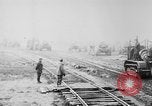 Standbild Holts Traktoren Bewegen von schweren Geschützen Frankreich, 1918, aus Sekunde 35 historischem Filmmaterial Videoclip 65675048370