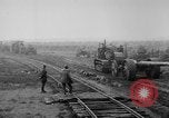 Standbild Holts Traktoren Bewegen von schweren Geschützen Frankreich, 1918, aus Sekunde 44 historischem Filmmaterial Videoclip 65675048370