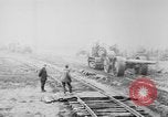 Standbild Holts Traktoren Bewegen von schweren Geschützen Frankreich, 1918, aus Sekunde 46 historischem Filmmaterial Videoclip 65675048370