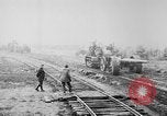 Standbild Holts Traktoren Bewegen von schweren Geschützen Frankreich, 1918, aus Sekunde 47 historischem Filmmaterial Videoclip 65675048370