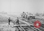 Standbild Holts Traktoren Bewegen von schweren Geschützen Frankreich, 1918, aus Sekunde 49 historischem Filmmaterial Videoclip 65675048370