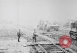 Standbild Holts Traktoren Bewegen von schweren Geschützen Frankreich, 1918, aus Sekunde 52 historischem Filmmaterial Videoclip 65675048370