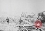 Standbild Holts Traktoren Bewegen von schweren Geschützen Frankreich, 1918, aus Sekunde 54 historischem Filmmaterial Videoclip 65675048370