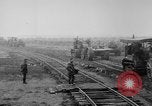 Standbild Holts Traktoren Bewegen von schweren Geschützen Frankreich, 1918, aus Sekunde 55 historischem Filmmaterial Videoclip 65675048370