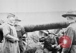 Standbild Holts Traktoren Bewegen von schweren Geschützen Frankreich, 1918, aus Sekunde 57 historischem Filmmaterial Videoclip 65675048370