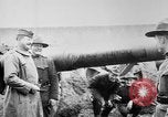 Standbild Holts Traktoren Bewegen von schweren Geschützen Frankreich, 1918, aus Sekunde 59 historischem Filmmaterial Videoclip 65675048370
