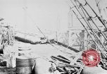 Standbild Krieg liefert entladen von einem Frachter Bordeaux Frankreich, 1918, aus Sekunde 6 historischem Filmmaterial Videoclip 65675048371
