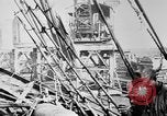 Standbild Krieg liefert entladen von einem Frachter Bordeaux Frankreich, 1918, aus Sekunde 9 historischem Filmmaterial Videoclip 65675048371