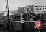 Standbild Krieg liefert entladen von einem Frachter Bordeaux Frankreich, 1918, aus Sekunde 16 historischem Filmmaterial Videoclip 65675048371