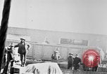 Standbild Krieg liefert entladen von einem Frachter Bordeaux Frankreich, 1918, aus Sekunde 17 historischem Filmmaterial Videoclip 65675048371