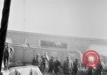 Standbild Krieg liefert entladen von einem Frachter Bordeaux Frankreich, 1918, aus Sekunde 18 historischem Filmmaterial Videoclip 65675048371