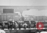 Standbild Krieg liefert entladen von einem Frachter Bordeaux Frankreich, 1918, aus Sekunde 26 historischem Filmmaterial Videoclip 65675048371