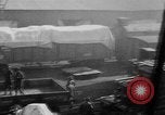 Standbild Krieg liefert entladen von einem Frachter Bordeaux Frankreich, 1918, aus Sekunde 35 historischem Filmmaterial Videoclip 65675048371