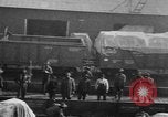 Standbild Krieg liefert entladen von einem Frachter Bordeaux Frankreich, 1918, aus Sekunde 38 historischem Filmmaterial Videoclip 65675048371