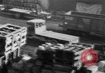 Standbild Krieg liefert entladen von einem Frachter Bordeaux Frankreich, 1918, aus Sekunde 43 historischem Filmmaterial Videoclip 65675048371
