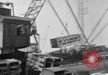 Standbild Krieg liefert entladen von einem Frachter Bordeaux Frankreich, 1918, aus Sekunde 53 historischem Filmmaterial Videoclip 65675048371