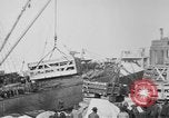 Standbild Krieg liefert entladen von einem Frachter Bordeaux Frankreich, 1918, aus Sekunde 60 historischem Filmmaterial Videoclip 65675048371