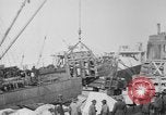 Standbild Krieg liefert entladen von einem Frachter Bordeaux Frankreich, 1918, aus Sekunde 62 historischem Filmmaterial Videoclip 65675048371