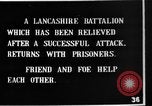 Standbild britischen Lancashires Rückkehr aus der Front Frankreich, 1916, aus Sekunde 12 historischem Filmmaterial Videoclip 65675048375