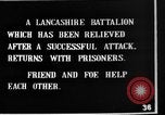 Standbild britischen Lancashires Rückkehr aus der Front Frankreich, 1916, aus Sekunde 13 historischem Filmmaterial Videoclip 65675048375