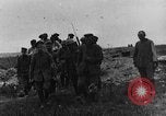 Standbild britischen Lancashires Rückkehr aus der Front Frankreich, 1916, aus Sekunde 18 historischem Filmmaterial Videoclip 65675048375