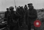 Standbild britischen Lancashires Rückkehr aus der Front Frankreich, 1916, aus Sekunde 23 historischem Filmmaterial Videoclip 65675048375