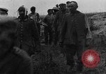 Standbild britischen Lancashires Rückkehr aus der Front Frankreich, 1916, aus Sekunde 26 historischem Filmmaterial Videoclip 65675048375