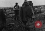 Standbild britischen Lancashires Rückkehr aus der Front Frankreich, 1916, aus Sekunde 27 historischem Filmmaterial Videoclip 65675048375