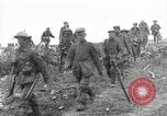 Standbild britischen Lancashires Rückkehr aus der Front Frankreich, 1916, aus Sekunde 44 historischem Filmmaterial Videoclip 65675048375