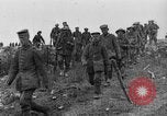 Standbild britischen Lancashires Rückkehr aus der Front Frankreich, 1916, aus Sekunde 45 historischem Filmmaterial Videoclip 65675048375