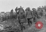 Standbild britischen Lancashires Rückkehr aus der Front Frankreich, 1916, aus Sekunde 46 historischem Filmmaterial Videoclip 65675048375