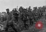 Standbild britischen Lancashires Rückkehr aus der Front Frankreich, 1916, aus Sekunde 48 historischem Filmmaterial Videoclip 65675048375