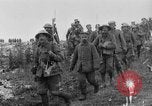 Standbild britischen Lancashires Rückkehr aus der Front Frankreich, 1916, aus Sekunde 49 historischem Filmmaterial Videoclip 65675048375