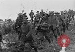 Standbild britischen Lancashires Rückkehr aus der Front Frankreich, 1916, aus Sekunde 50 historischem Filmmaterial Videoclip 65675048375