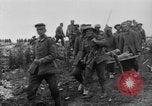 Standbild britischen Lancashires Rückkehr aus der Front Frankreich, 1916, aus Sekunde 54 historischem Filmmaterial Videoclip 65675048375