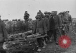 Standbild britischen Lancashires Rückkehr aus der Front Frankreich, 1916, aus Sekunde 57 historischem Filmmaterial Videoclip 65675048375