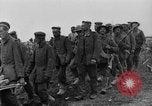 Standbild britischen Lancashires Rückkehr aus der Front Frankreich, 1916, aus Sekunde 59 historischem Filmmaterial Videoclip 65675048375