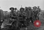 Standbild britischen Lancashires Rückkehr aus der Front Frankreich, 1916, aus Sekunde 62 historischem Filmmaterial Videoclip 65675048375