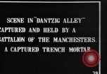 Standbild britischen Manchesters besetzen erfassten deutschen Gräben Mametz Frankreich, 1916, aus Sekunde 4 historischem Filmmaterial Videoclip 65675048378