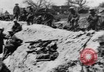 Standbild britischen Manchesters besetzen erfassten deutschen Gräben Mametz Frankreich, 1916, aus Sekunde 14 historischem Filmmaterial Videoclip 65675048378