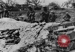 Standbild britischen Manchesters besetzen erfassten deutschen Gräben Mametz Frankreich, 1916, aus Sekunde 17 historischem Filmmaterial Videoclip 65675048378
