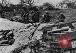 Standbild britischen Manchesters besetzen erfassten deutschen Gräben Mametz Frankreich, 1916, aus Sekunde 18 historischem Filmmaterial Videoclip 65675048378